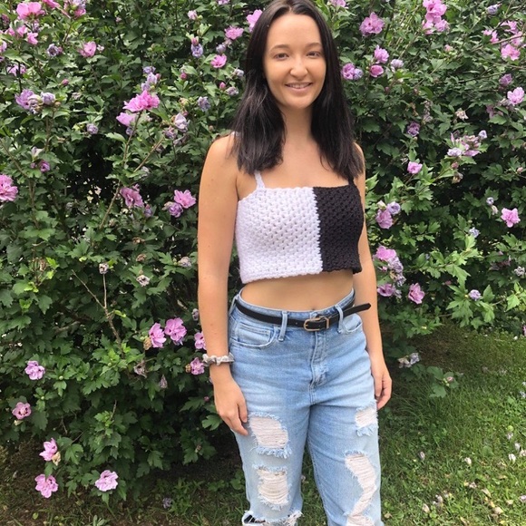 Cute crocheted Tank 🖤🤍 - Picture 5 of 5